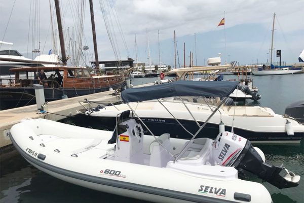 Embarcaciones Selva Marine Evolution Line D600 para disfrutar de la náutica en Formentera